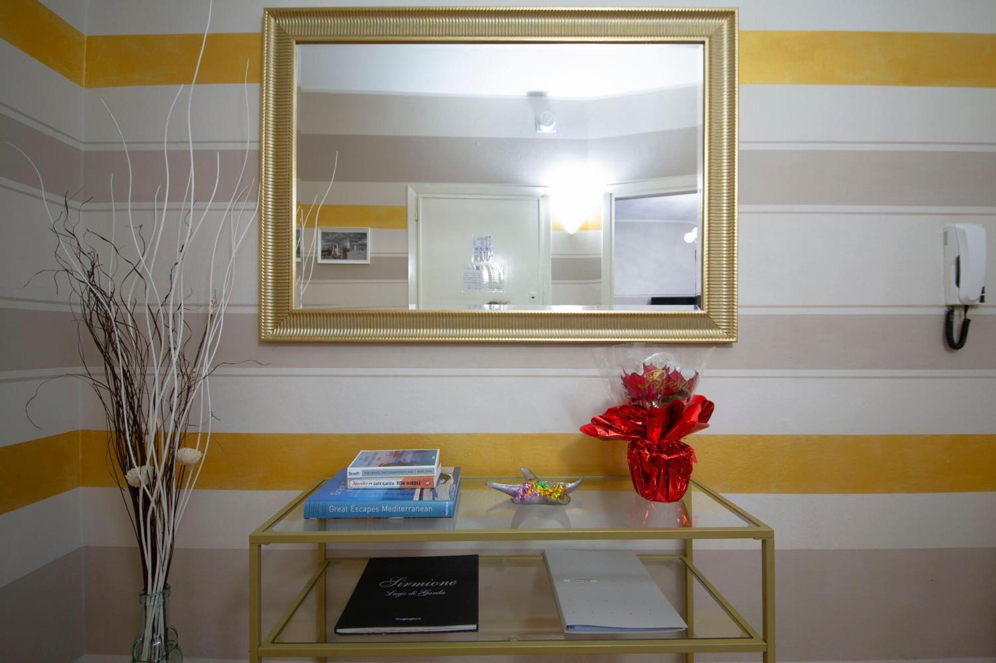 Sirmione4U - Domus By The Castle Apartment Ngoại thất bức ảnh